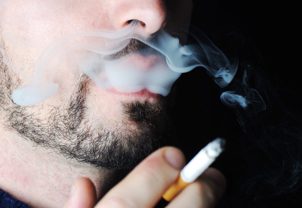 Sigaranın Yararları? Faydaları, İçmek Beyne Zarar Verir mi?