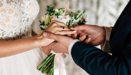 İslam’a Uygun Evliliklerde Eşler Nasıl Davranmalı? Sevgi ve Merhamet Nasıl Olmalı?