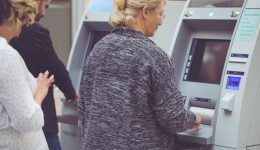 65 Yaş Üstü ATM Para Çekme Problemi