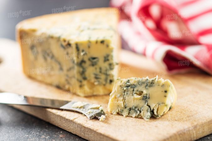 Küflü Peynir Hangi Tür Yemeklerde Kullanılır? Faydaları ve Zararları Nelerdir?
