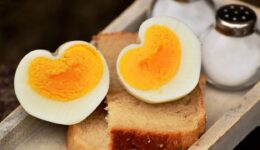 Çift Sarılı Yumurta Nasıl Saklanır? Faydaları, Zararları ve Kalorisi