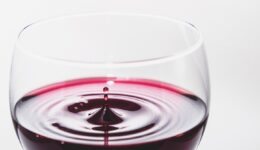 Kırmızı Şarap Lekesi Nasıl Çıkar?