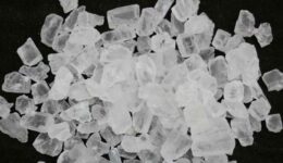 Kristal Tuz Hangi Yemeklerde Kullanılır? Faydaları ve Zararları Nelerdir?