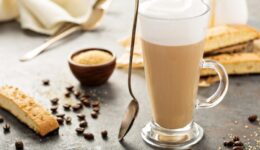 Latte Yemeklerde Kullanılır mı? Kalorisi, Faydaları ve Zararları Nelerdir?