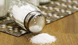 Şeker ve Tuz Lekeleri Nasıl Temizlenir?