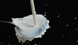 Süt Lekesi Nasıl Temizlenir?